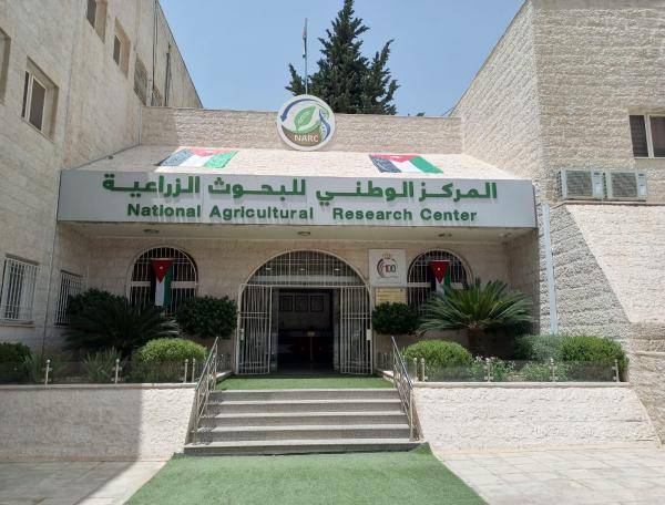 الفايز يطلع على دور مركز البحوث الزراعية