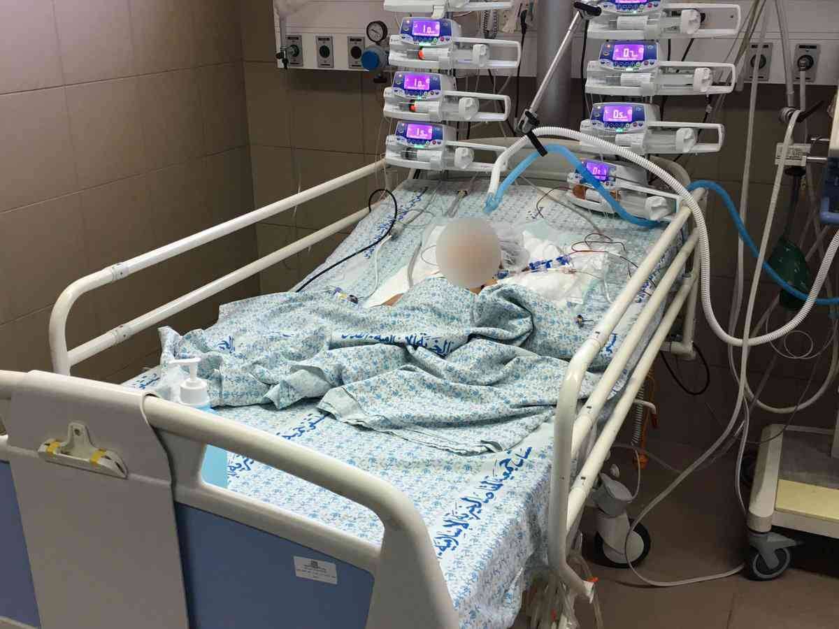 لم يكمل العامين من عمره.. طفل أردني يسقط عن طاولة ويفارق الحياة