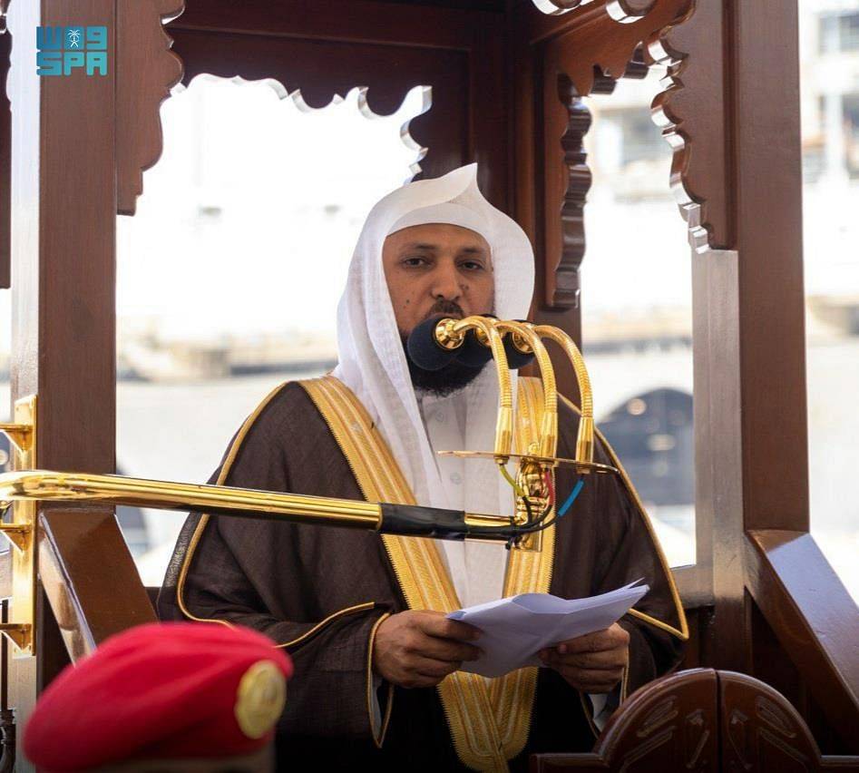 خطيب الحرم المكي: الإحسان إلى الصغار ومراعاة مشاعرهم من أسباب صلاحهم