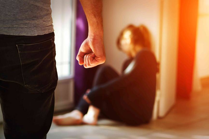 بسبب الشك ستيني ينهي حياة زوجته ضرباً في عمان.. وهذه عقوبته