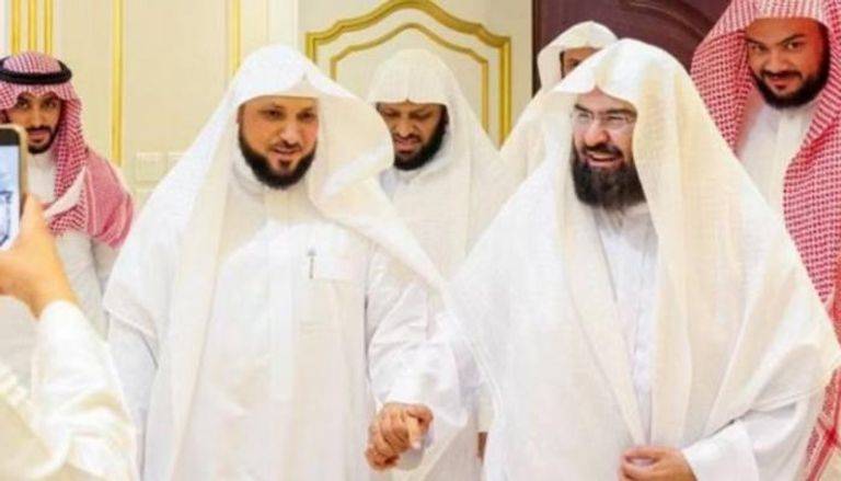 السديس زاره في منزله.. تطورات الحالة الصحية للشيخ ماهر المعيقلي