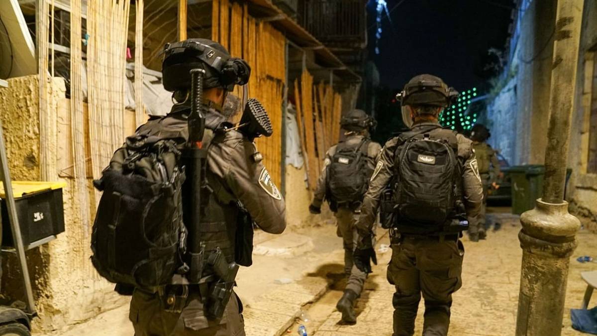 الجيش الإسرائيلي ينفذ حملة مداهمات واعتقالات في مناطق الضفة الغربية
