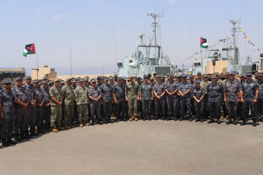 تمرين بحري مشترك في قيادة القوة البحرية والزوارق الملكية