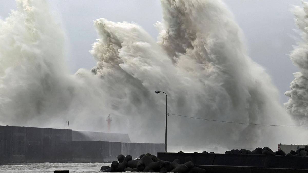 اليابان تستعد لإعصار يتزامن مع أسبوع العطلات