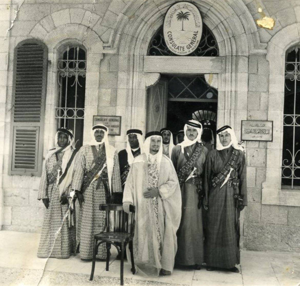 السفير السديري ينشر صورة لافتتاح القنصلية السعودية في القدس عام 1947
