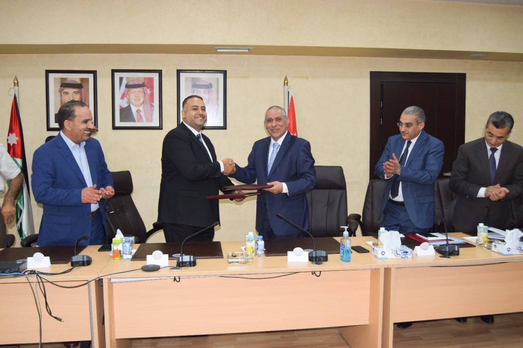 العدل والتدريب المهني توقعان مذكرة لتطبيق بدائل العقوبات السالبة للحرية