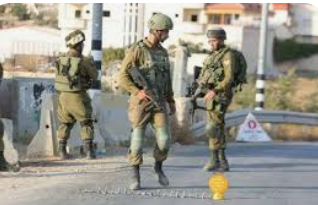 الاحتلال يغلق مدخلي بلدة عزون ويهدم غرفا زراعية غرب رام الله