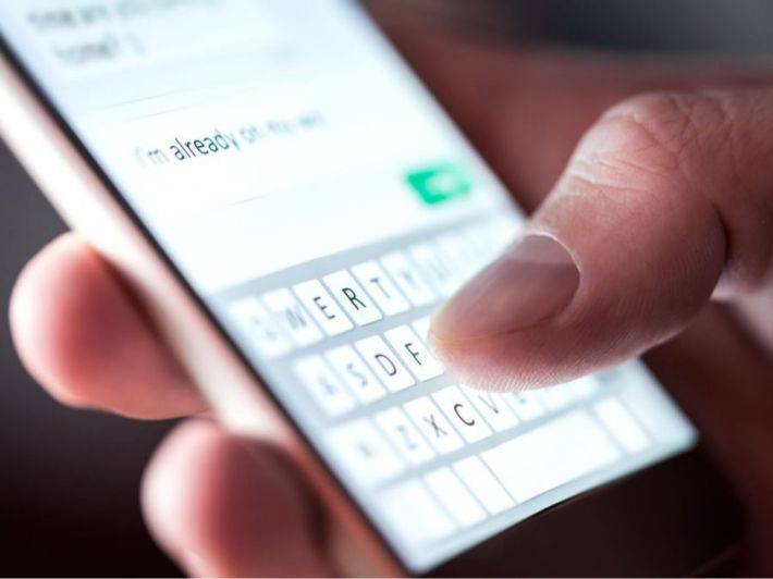 “الاتصالات” تحذر من رسائل مضللة حول تسجيل للمكالمات