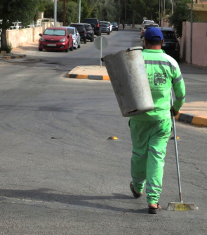 الحكومة : لا عمال وطن وافدين بحلول 2025 وفرضنا القيود لمنع تجارة التصاريح