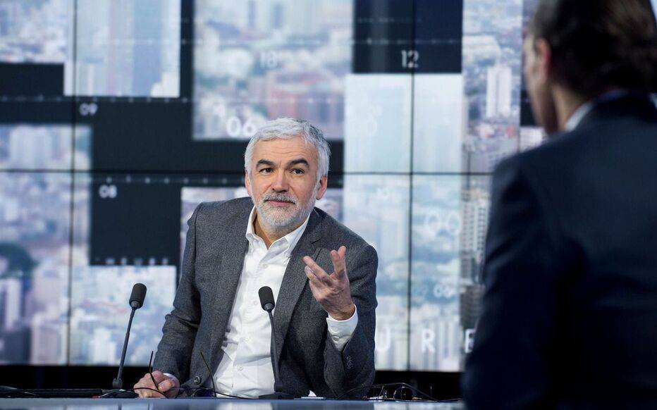 مقتل المذيع الفرنسي الشهير جيرار لو كلارك و شخصين آخرين جراء تحطم طائرة