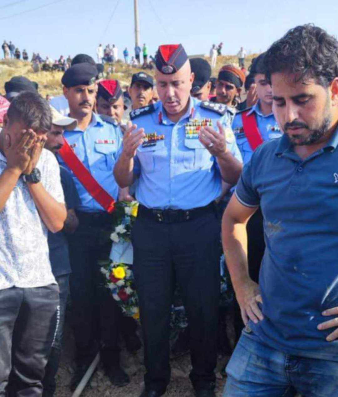 العميد الفايز يشارك في تشييع جثمان العريف عامر الخوالدة ...صور