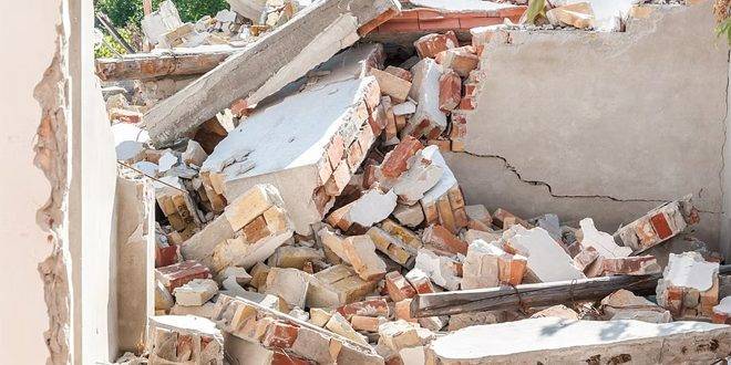 مصرع خمسة أشخاص إثر انهيار جزء من مبنى قديم شمال الهند