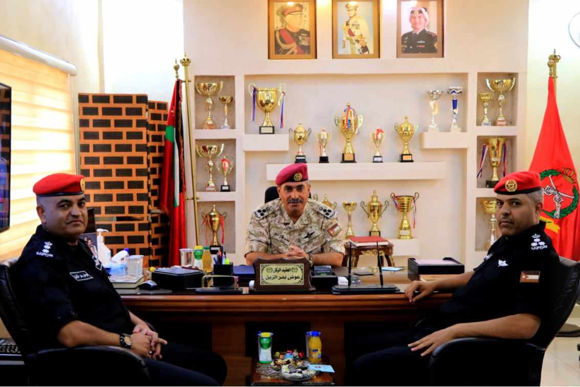 المساعد للإدارة والقوى البشرية يزور قيادة مجموعة الشرطة العسكرية الملكية عمّان