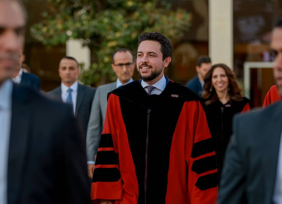 ولي العهد يخرج الفوج الثالث من طلبة جامعة الحسين التقنيّة (صور)