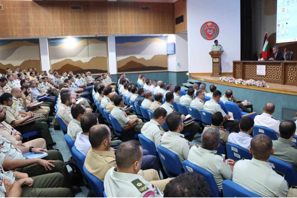 مدير عام دائرة المكتبة الوطنية يحاضر في كلية القيادة والأركان الملكية...صور