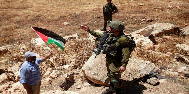 قوات الاحتلال تقمع مظاهرة قرية بيت دجن المناهضة للاستيطان
