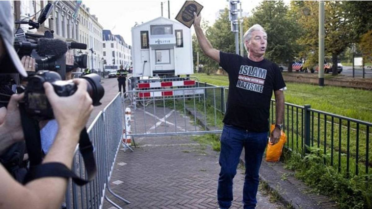 تمزيق القرآن خلال تظاهرة لليمين المتطرف في هولندا
