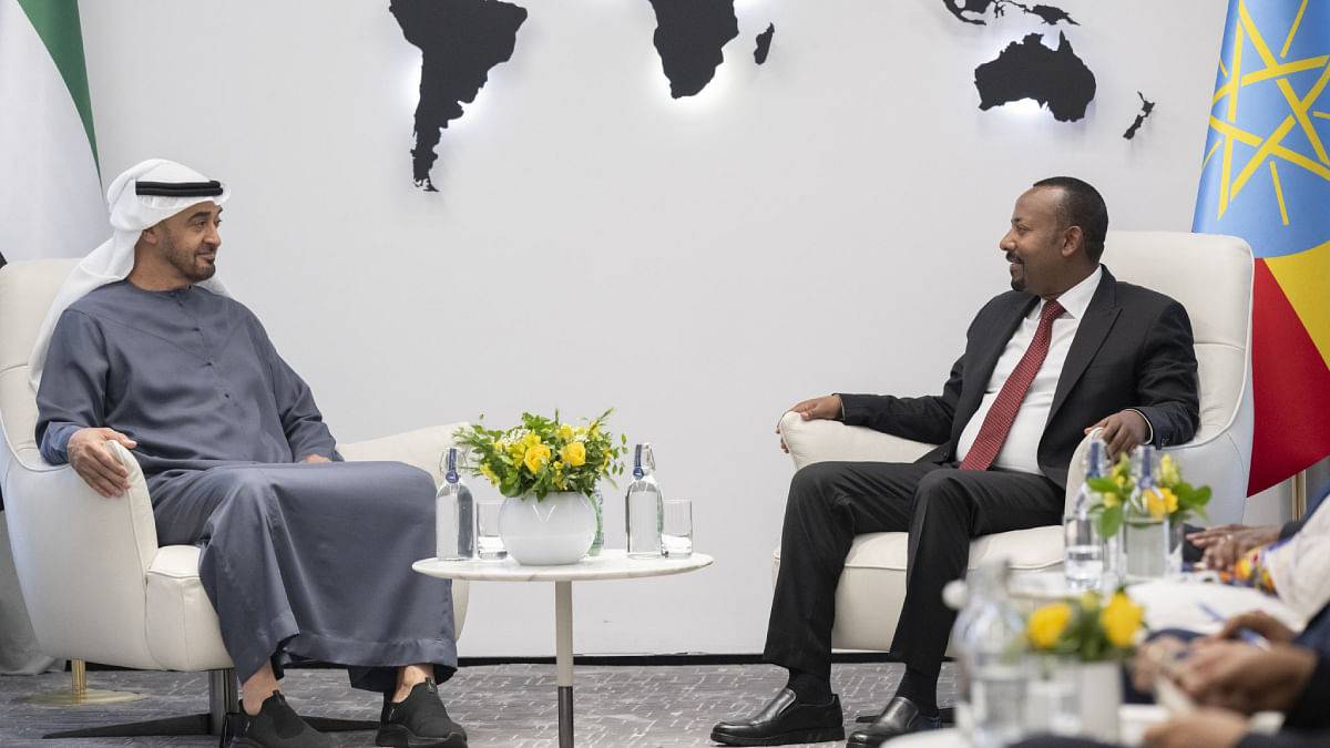 محمد بن زايد يبحث مع آبي أحمد التطورات الإقليمية وتعزيز العلاقات