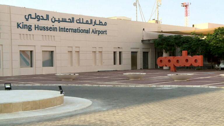 خطة لإعادة تطوير وتأهيل معبر الدرة ومطار الملك الحسين