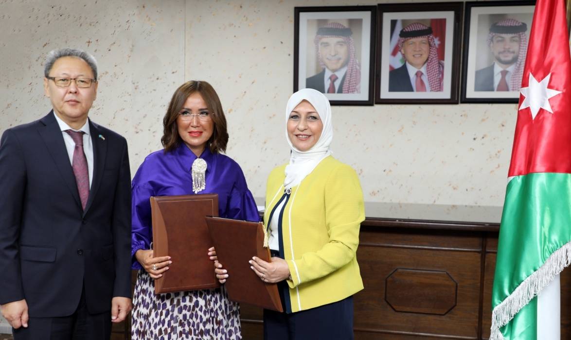 توقيع مذكرة تفاهم بين بترا ومجمع التلفزيون والإذاعة الكازاخستاني