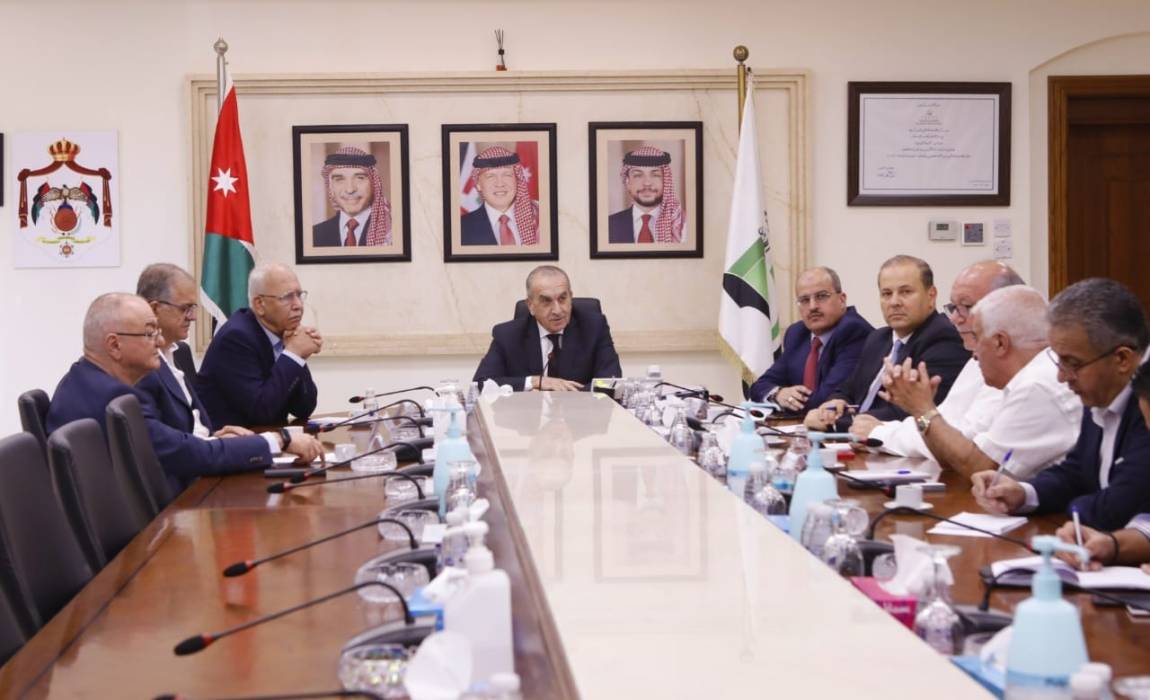أبو السمن: جودة تنفيذ العطاءات وحسن سيرها مصلحة للجميع ولا تهاون في تطبيق العقود