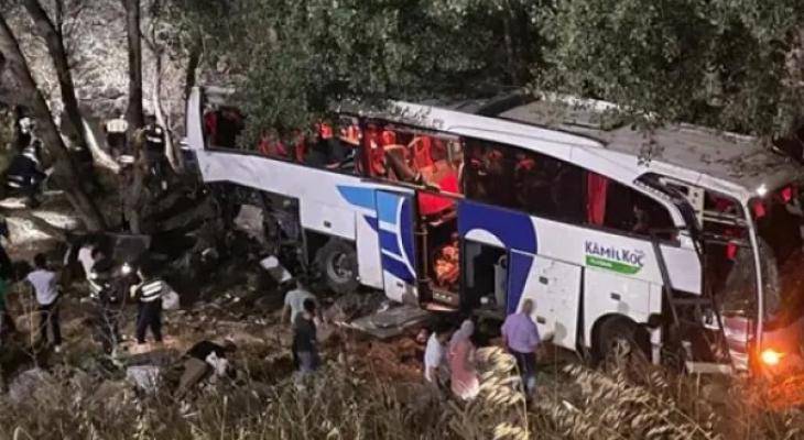 تركيا: مقتل 12 شخصا وإصابة 19 بحادث انقلاب حافلة