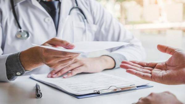 نقابة الخدمات العامة: العمال ضحايا خلاف نقابة الأطباء وشركات التأمين