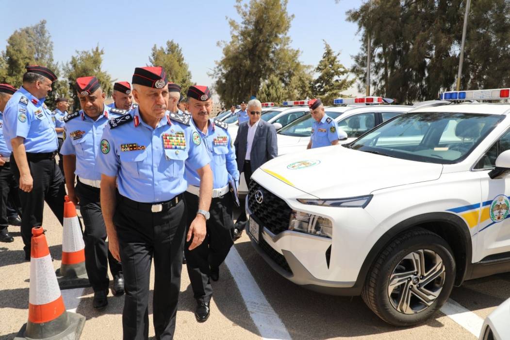 مدير الأمن العام يزور الدوريات الخارجية ويوعز بالبدء بحملة للتوعية بقانون السير المعدّل