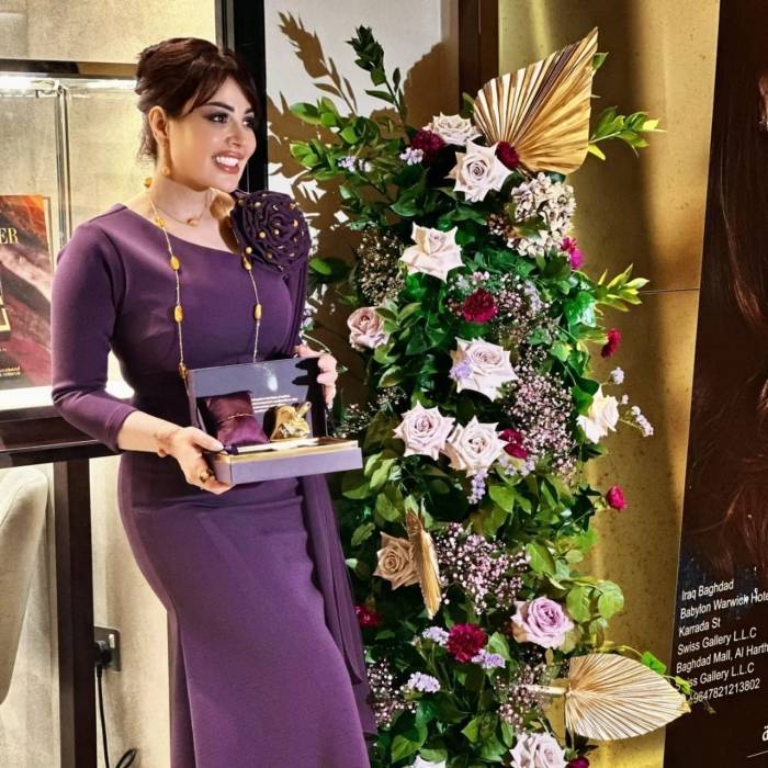 زوزو كهرمانة تتألق بأحدث صيحات أنواع العطور ببصمتها الذهبية فى لندن