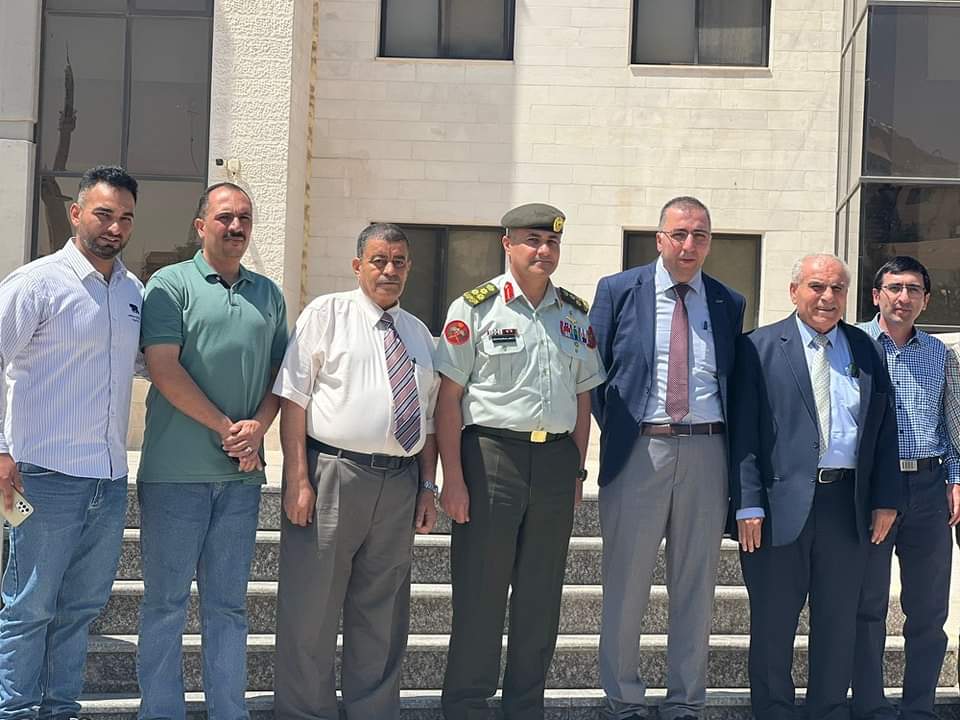مدير الإعلام العسكري يزور الكلية الجامعية الوطنية للتكنولوجيا...صور