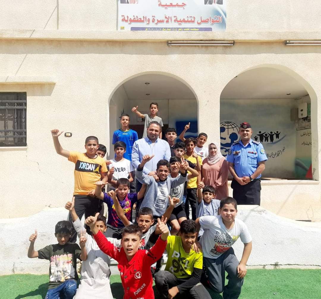 الشرطـة المجتمعيـة تنفـذ فعاليـات مجتمعيـة فـي الباديـة الشماليـة...صور