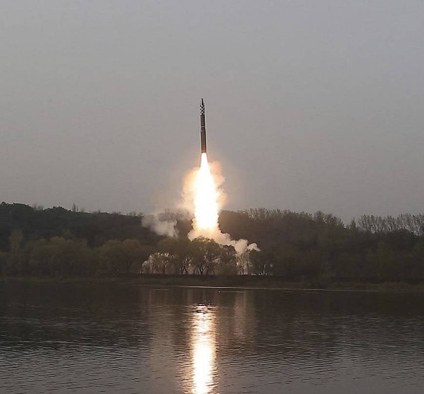 كوريا الشمالية تبلغ اليابان اعتزامها إطلاق قمر صناعي