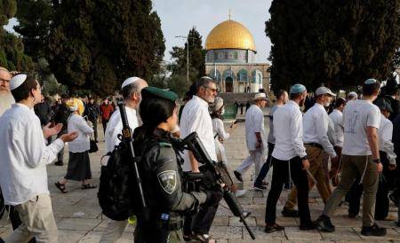 عشرات المستوطنين يقتحمون المسجد الأقصى