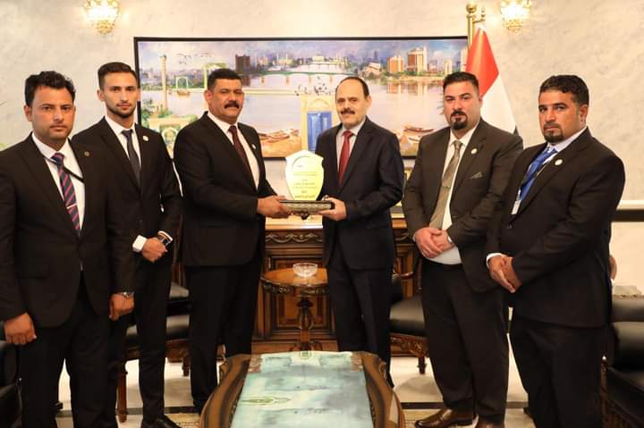 منيف حسين يستقبل وفداً عراقياً من حكام ومنظمي سباقات السيارات الرياضية في الأردن