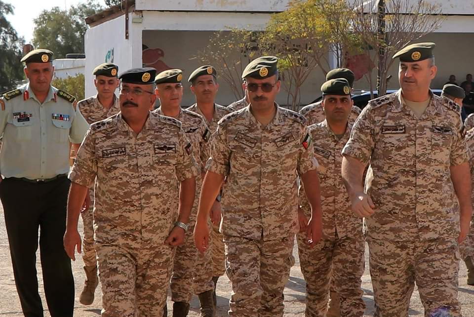 المساعد للتخطيط والتنظيم والموارد الدفاعية يزور مدرسة الملك طلال العسكرية ويتفقد المركز العسكري للتجنيد...صور