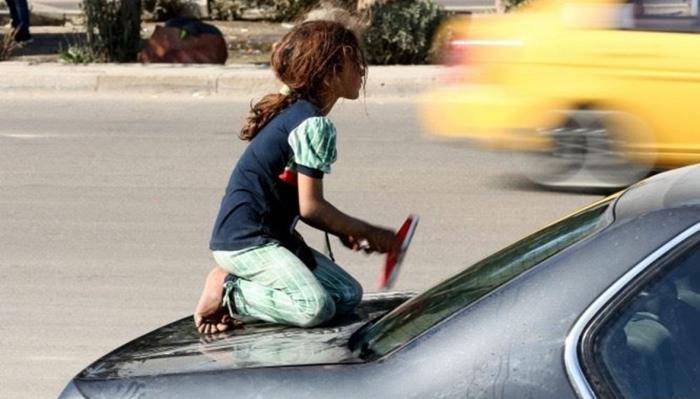 اطفال متسولون يعتدون على المركبات المارة في منطقة ايدون باربد .. ومكافحة التسول: هم معروفون لدينا وسنتابع