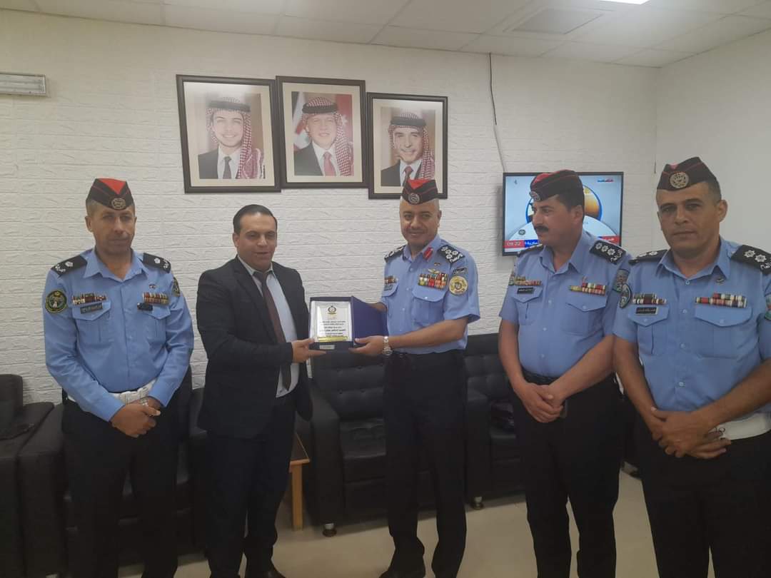 العميد الجازي يطلق حملة للتوعية المرورية في  الكرك ...صور