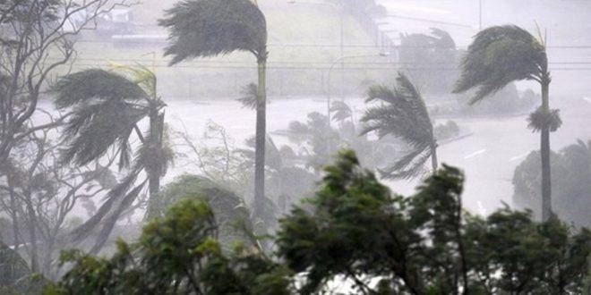 العاصفة الاستوائية فرانكلين تصل إلى اليابسة