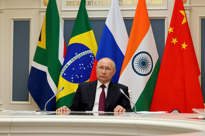 بوتين: نرفض الهيمنة وندعم عالماً متعدد الأقطاب