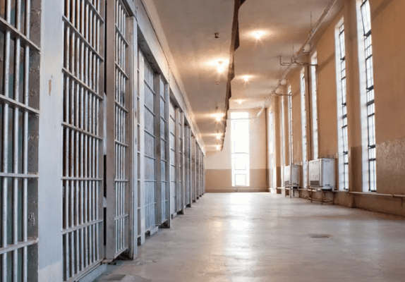 تمرد في سجن أميركي واحتجاز حارس