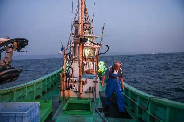 اليابان تبدأ تصريف مياه محطة فوكوشيما النووية في المحيط والصين تندد