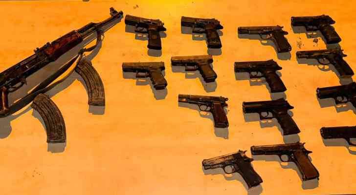 الاحتلال يزعم إحباط عملية تهريب أسلحة إلى الضفة الغربية