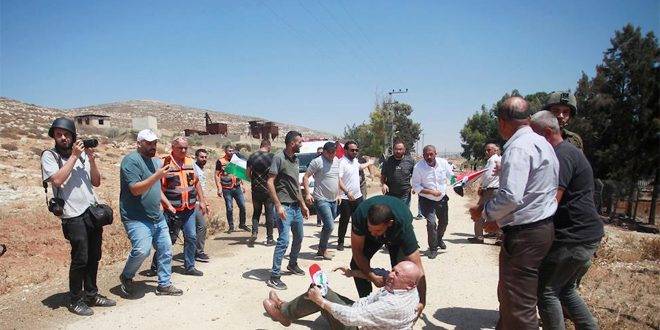 قوات الاحتلال تقمع مظاهرة قرية بيت دجن المناهضة للاستيطان