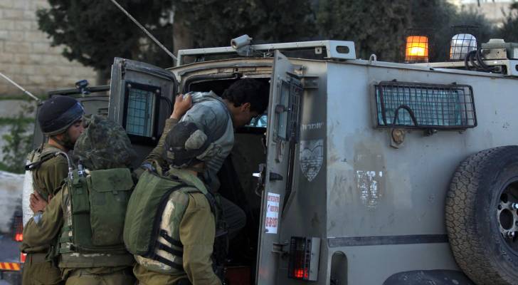 الاحتلال يعتقل شقيقين غرب جنين