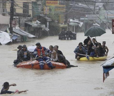 فيضانات الفلبين تدفع المئات لترك منازلهم