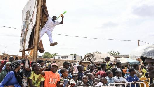 تظاهرة جديدة في النيجر مع اقتراب المهلة النهائية المعطاة لمغادرة السفير الفرنسي