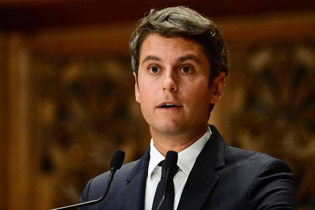 فرنسا.. قرار جديد بشأن ارتداء العباءة في المدارس