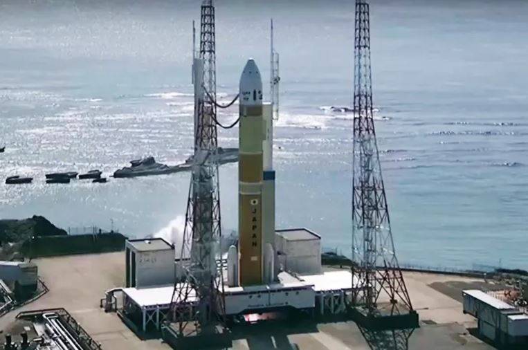 اليابان تعلق محاولة إطلاق صاروخ يحمل مركبة للهبوط على القمر