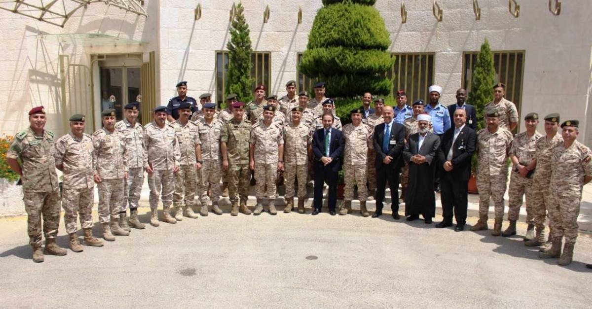 الأمير مرعد يلتقي وفدا من كلية القيادة والأركان الملكية