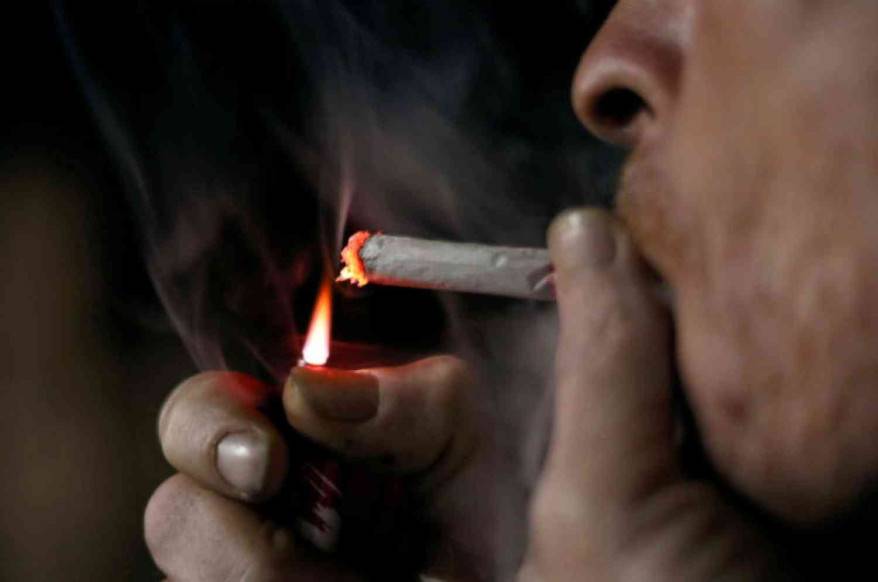 بطريقة مروعة.. فتاة مصرية تقتل والدها خلال إشعاله سيجارة